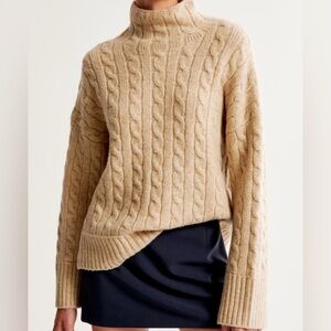 Abercrombie & Fitch Cable Easy Funnel Neck Sweater size M